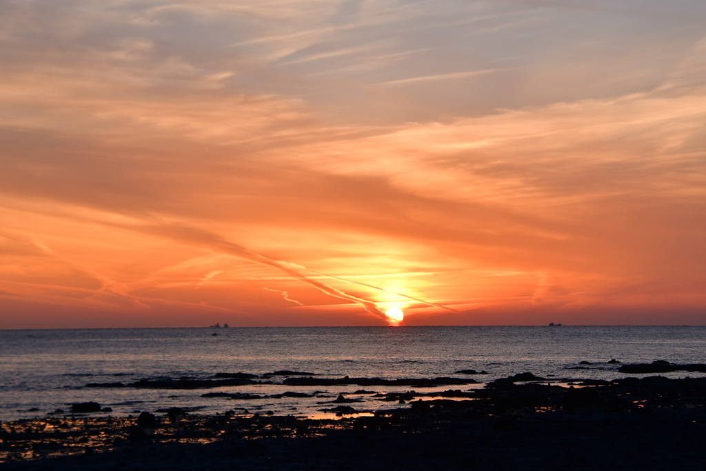 南紀周遊　枯れ木灘双島の夕焼け