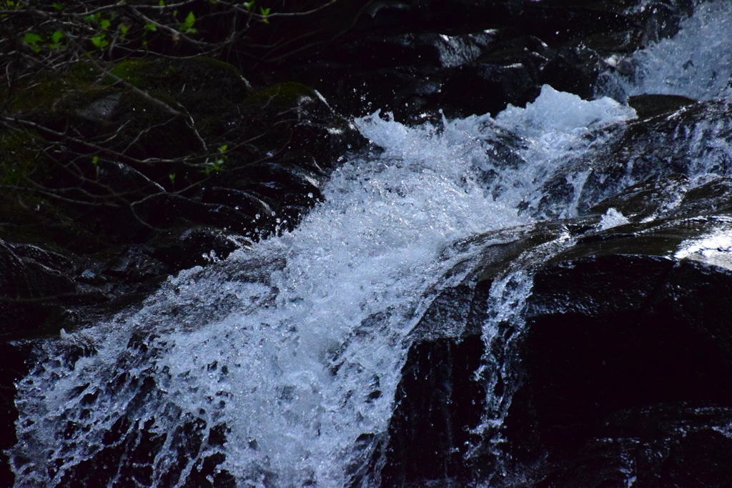 波賀　東山親水公園　妙水の滝落差１５米２０１７