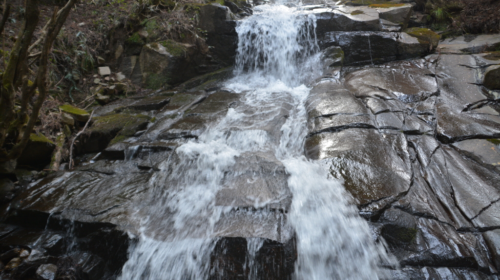 波賀　東山親水公園　妙水の滝落差１５米２０１７