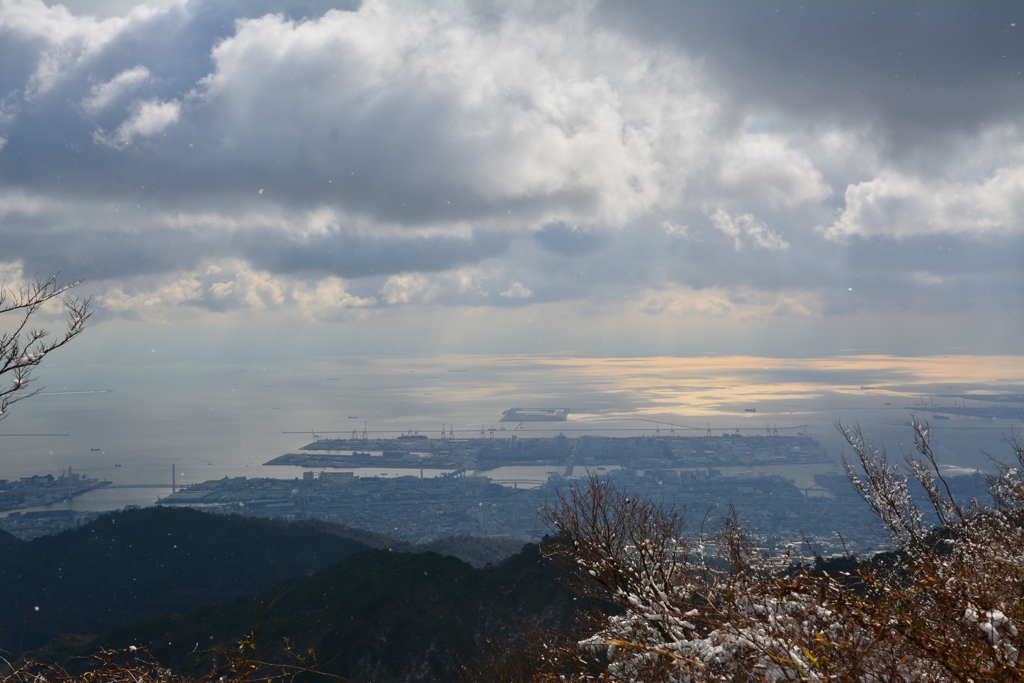 雪の六甲山から