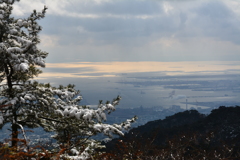 雪の六甲山から