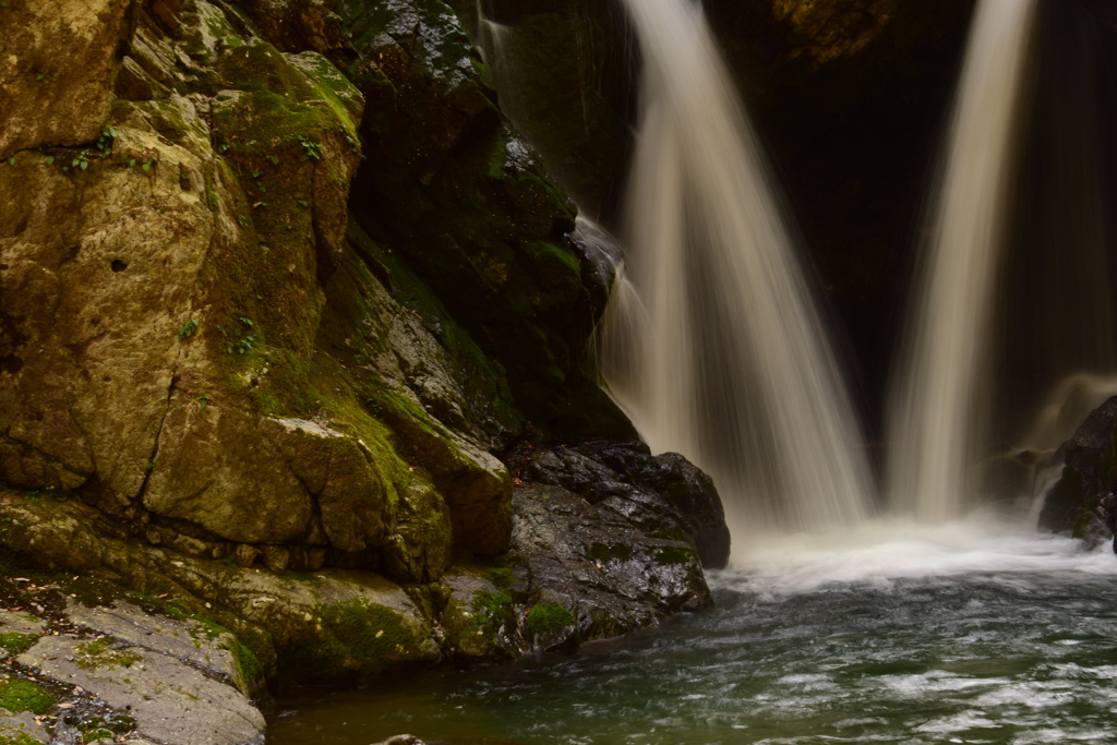 音水渓谷　明神滝落差１０米　２０１７