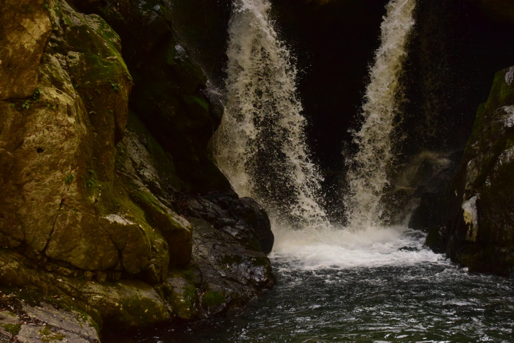 音水渓谷　明神滝落差１０米　２０１７