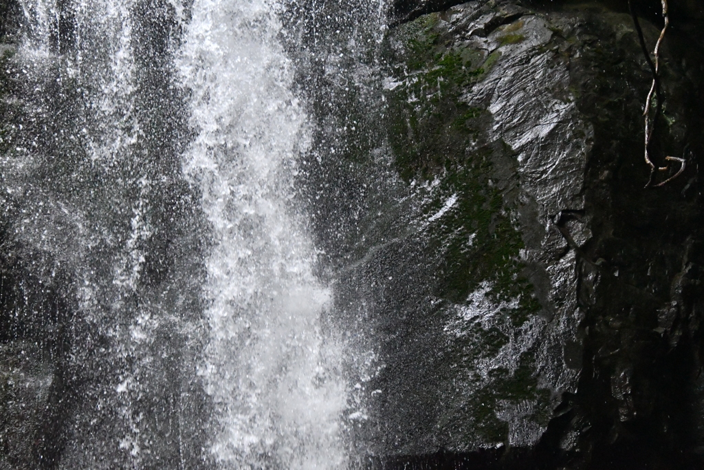 淡路島の名瀑　鮎屋の瀧