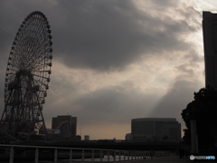 光注ぐ街