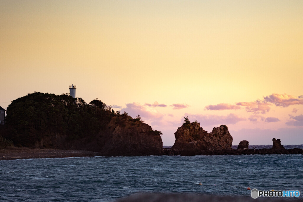 夕暮れの灯台