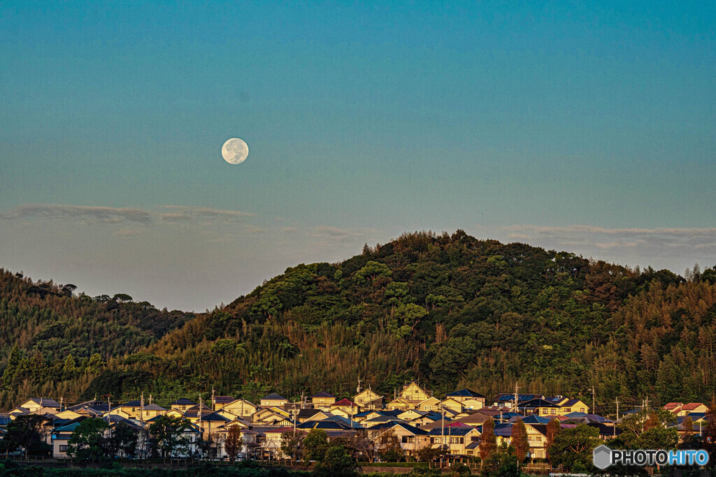 朝日の当たる家々