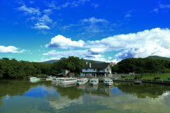 大沼公園　遊覧船乗り場と湖