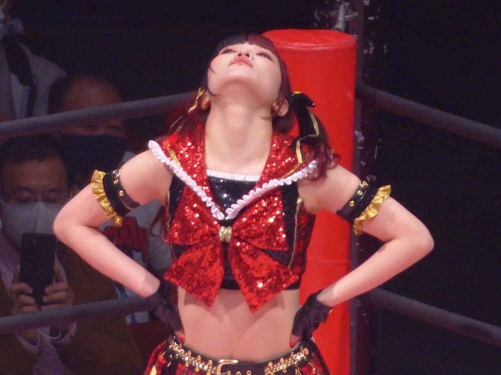 かっこうからしておかしい