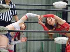 安くたくさん契約してもらうことが主な収入であって広告収入とかは主じゃない