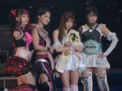 その間坂崎選手が後ろの方で待っていた