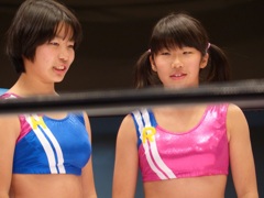 裏で何かが起こった