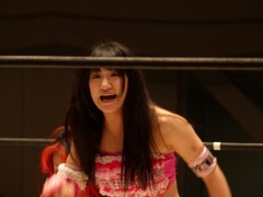 なんか客席でペンライト振ってる人がいた　数人いた