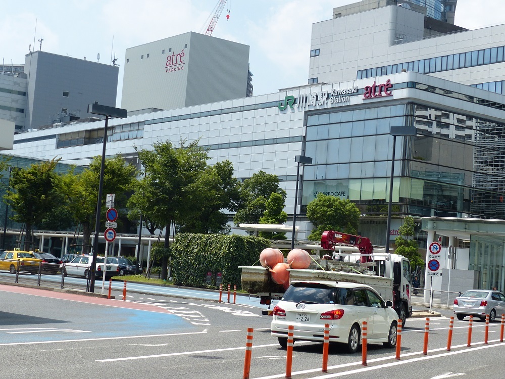 新しい建物と