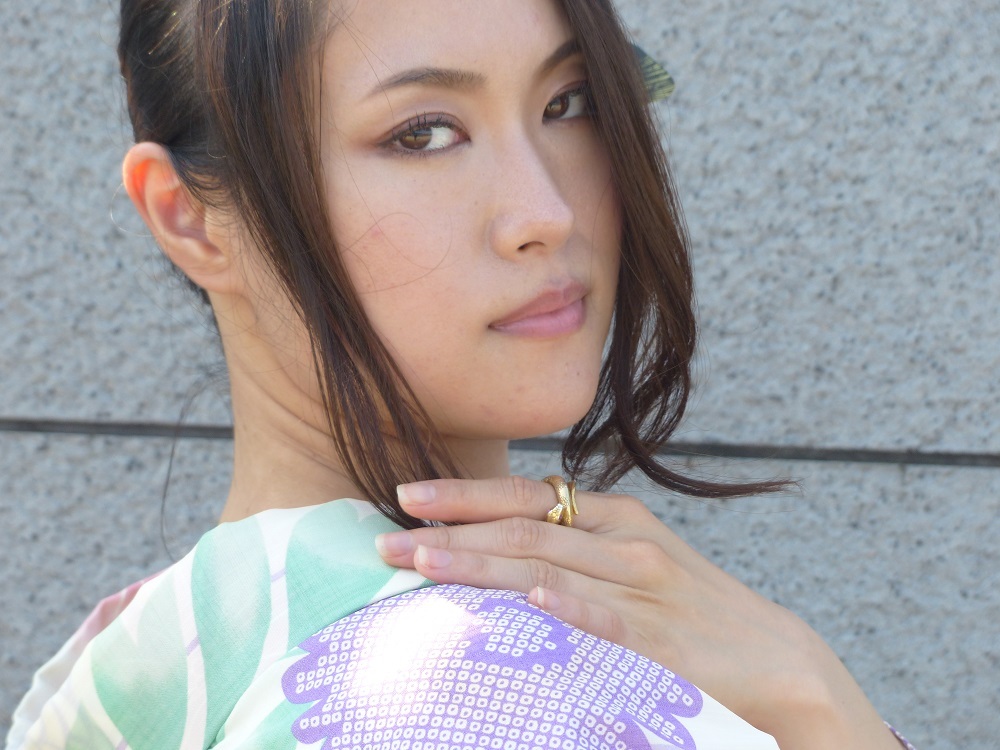 本人の承諾なしに写真マスコミに流して