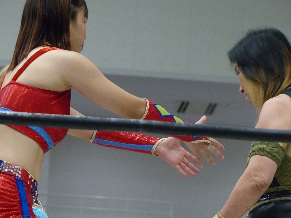 メイン8人タッグだからちょっとは楽