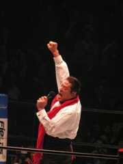 札幌より小さい湘南と甲府がJ1で札幌はJ2