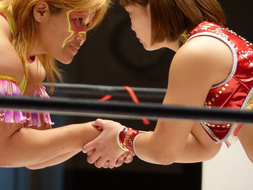 電車は混んでるし