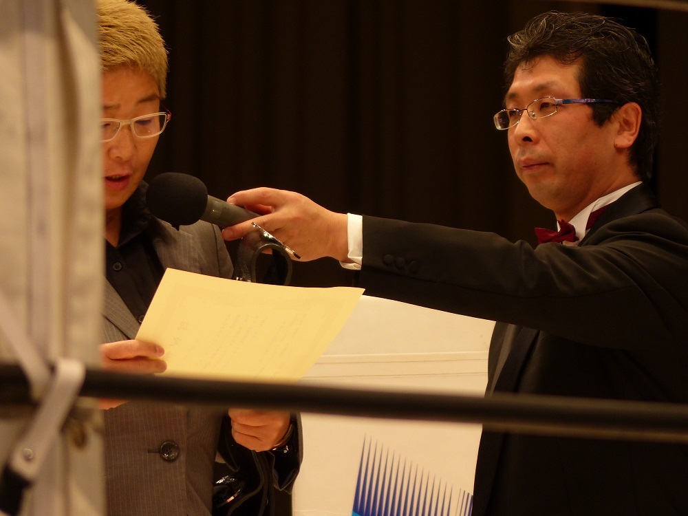 なぜやつがここに