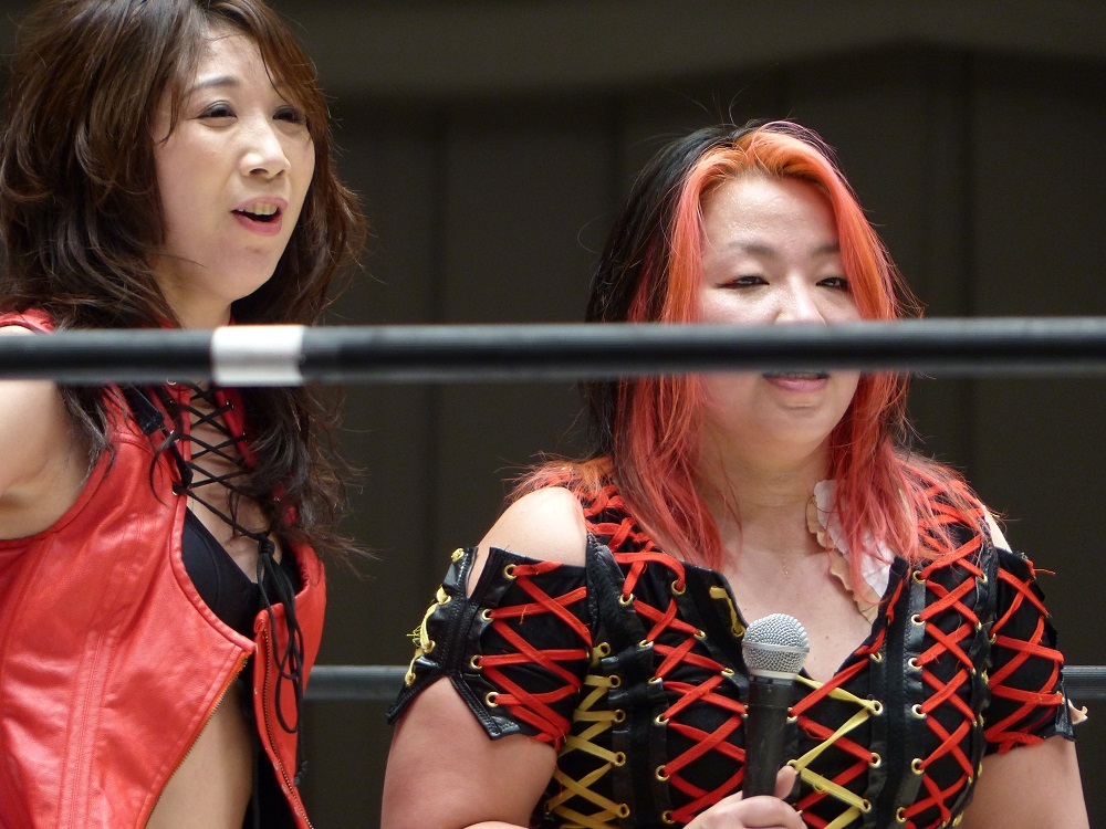 タッグチャンピオンは桜花選手宮崎選手組