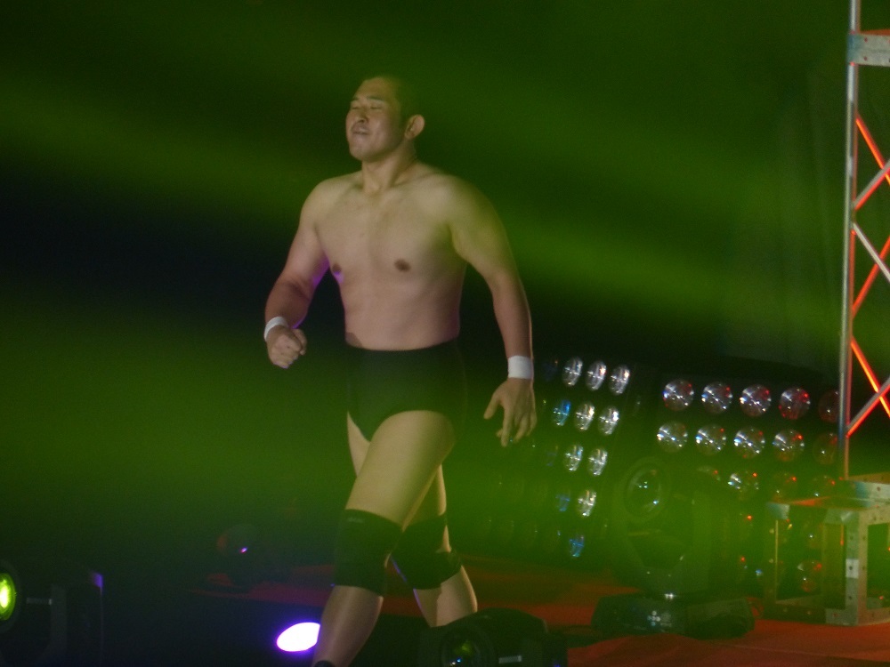 ＷＡＶＥ選手は１か月間行方不明なのか