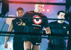 名前変えるってことは