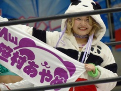 駅からカルッツかわさきに行く通りでも