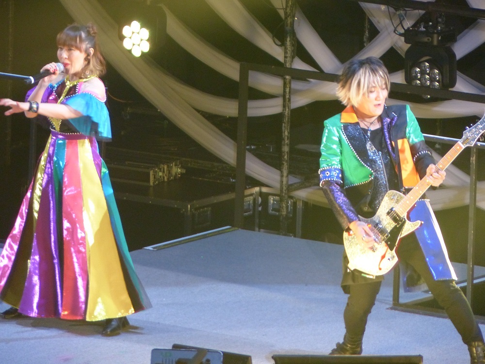 これは爆列シスターズの入場テーマ歌ってる人