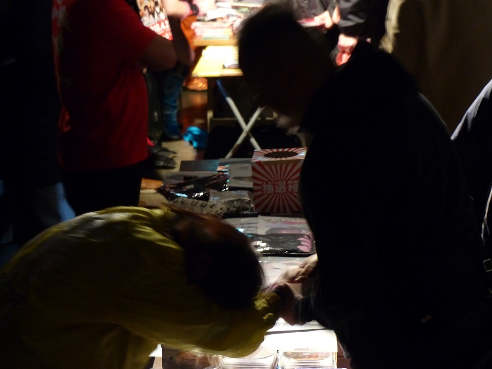 悲しんでる人はいたみたいだけど