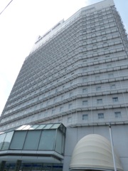 横浜文化体育館の近くにでっかいホテルがあって