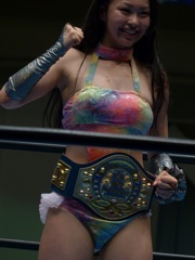 希月あおい選手はタイ女子プロレスのタッグチャンピオン