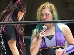 ダイナマイト選手が相手チームの上の選手である水波選手をずーっと攻めてて