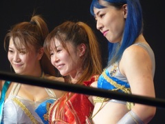 なぜこの3人が1枚の写真に