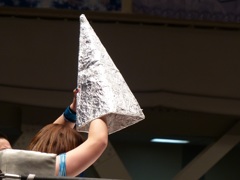 その手で何する気だよ