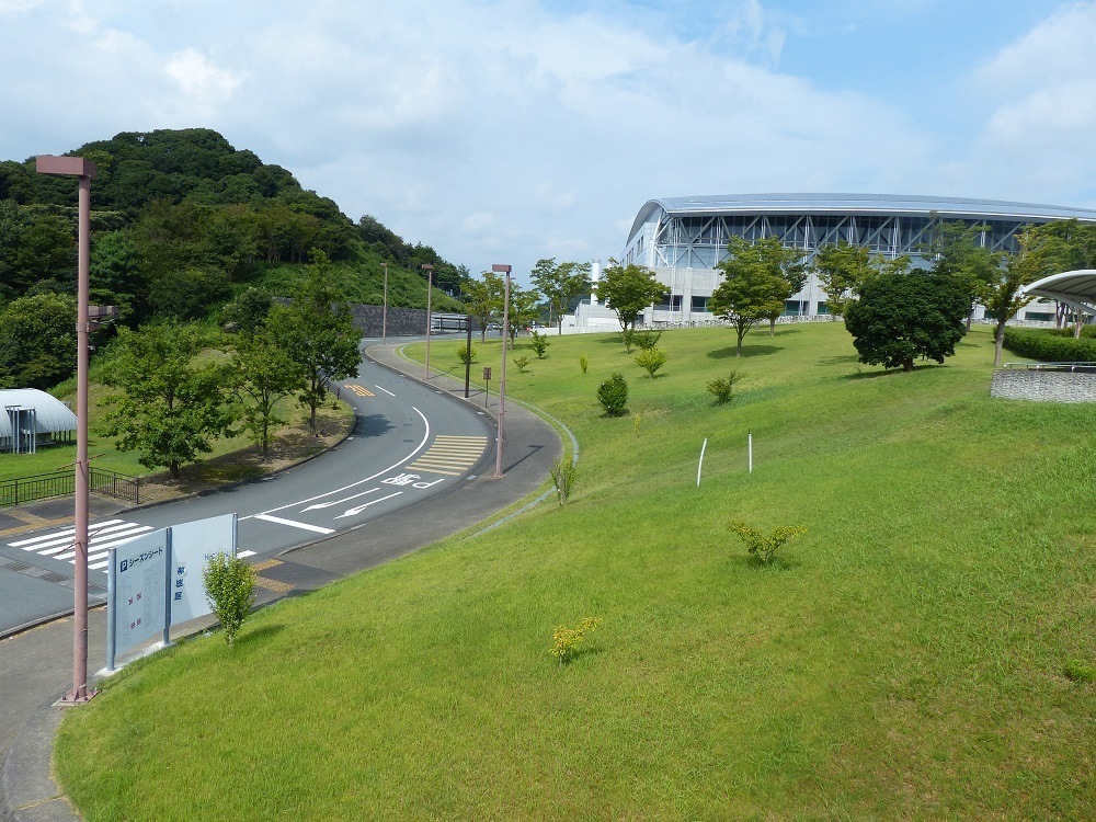 山を崩して造ったのだ