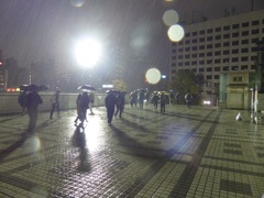 終わって外出たらけっこうな雨だった