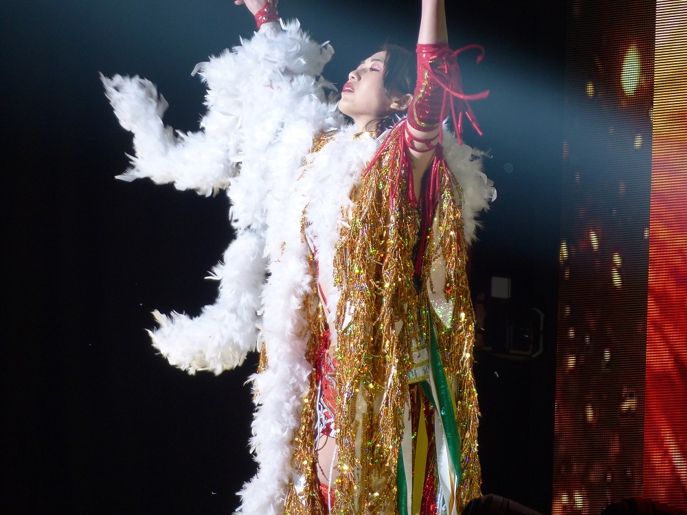 マリーゴールドの白いベルトは