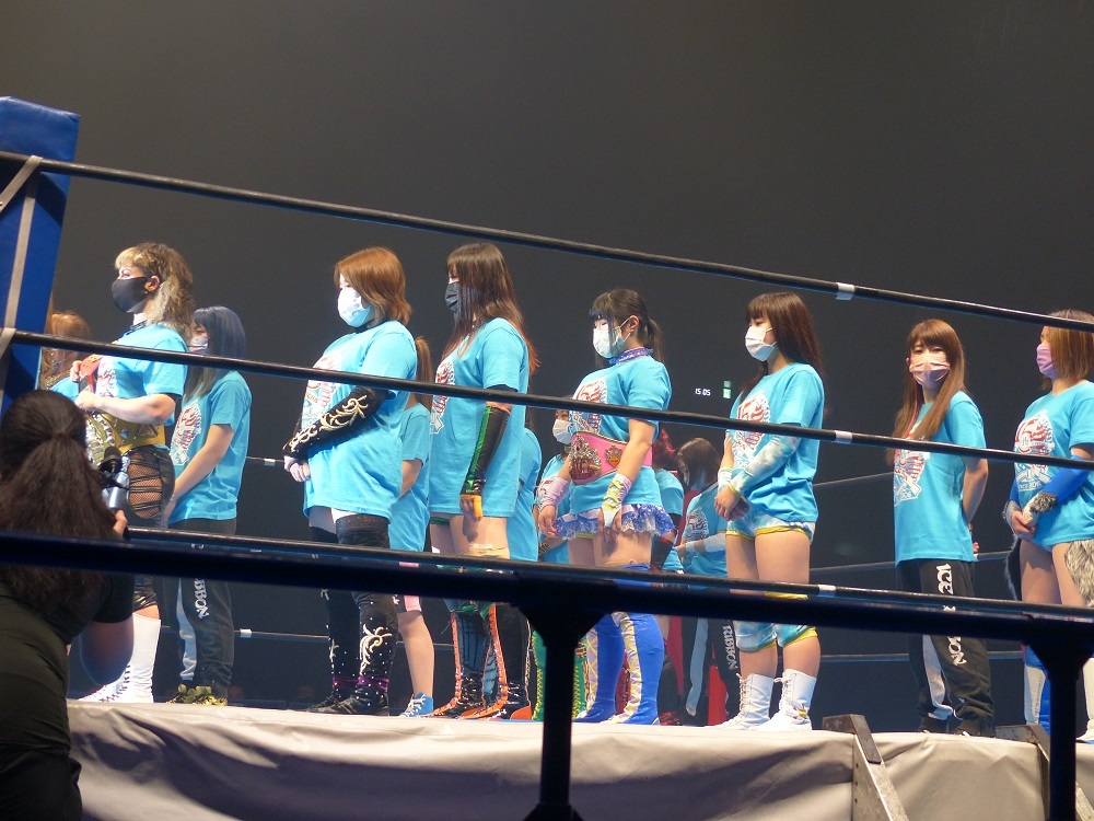 列に並ばされて入場