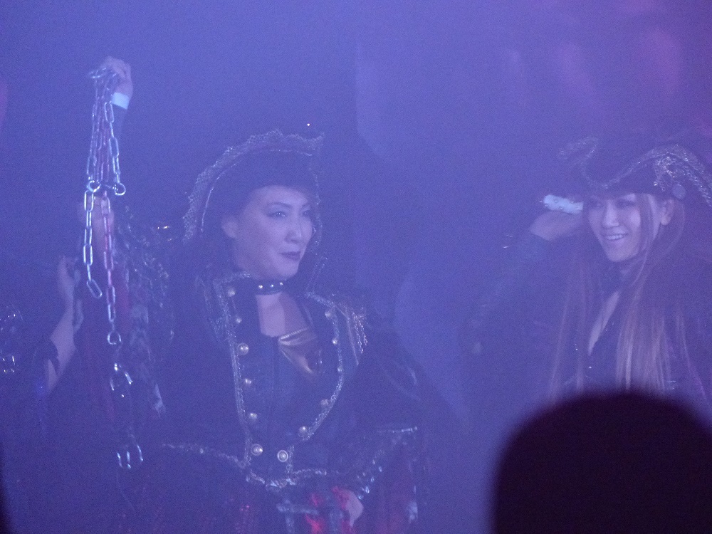 シリアスな口調のナレーションで