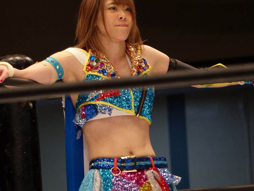 スターダムは昼試合の後ドームに出たんですねえ