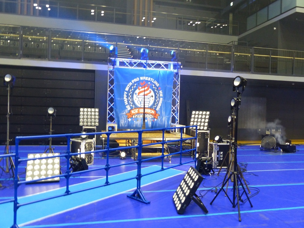 入場ゲートが２つ