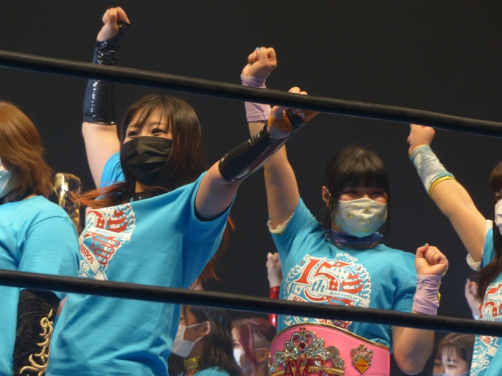 このベルトはアクトレスガールズのタッグチャンピオンのベルトか