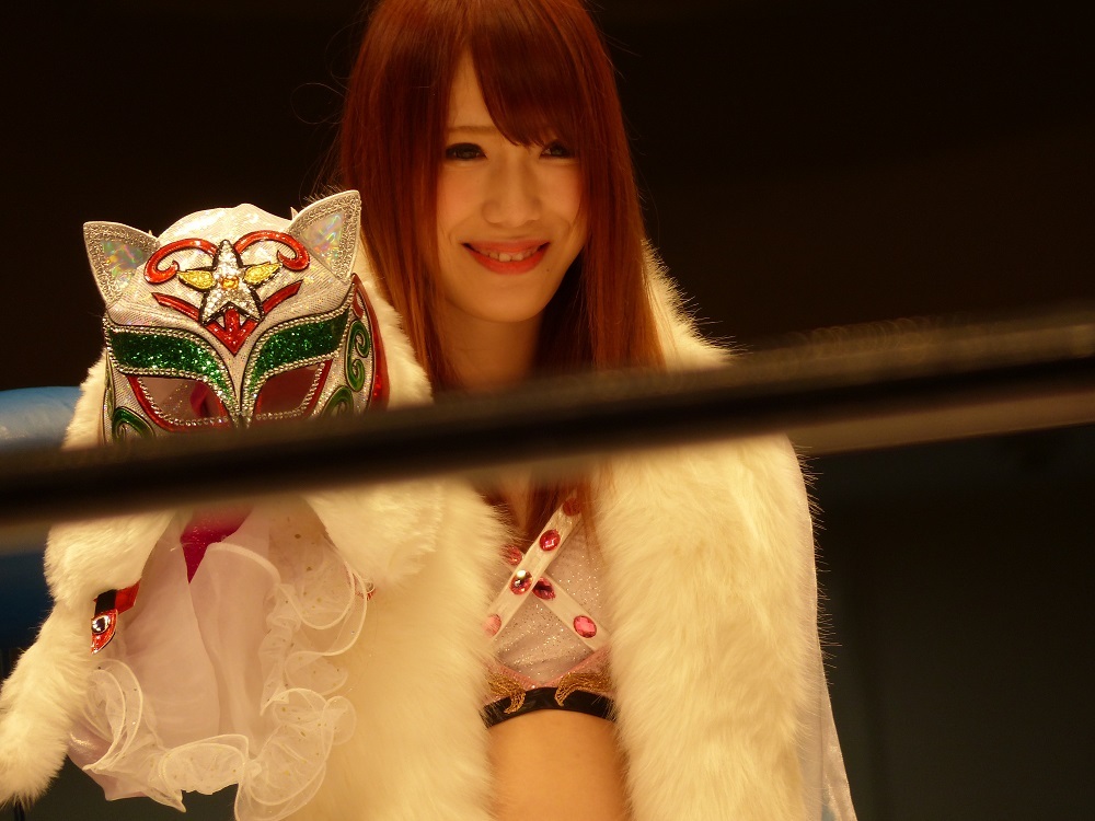 マスカラスだってマスク投げてたしなあ