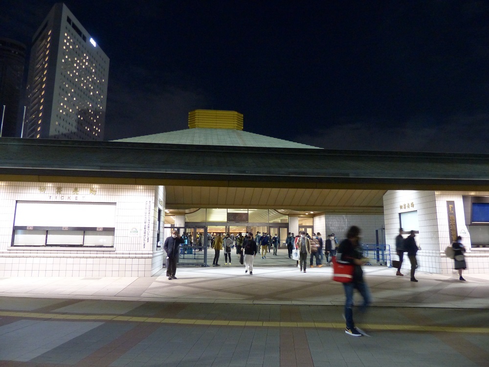 階段２つあるのを