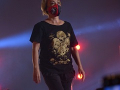 席は後楽園ホールみたいに1個とばし