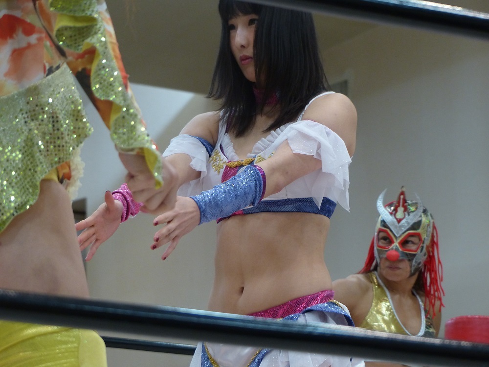 ＲＥＩＮＡ真琴選手は１５日大阪でサイン会