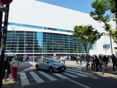 会場前のバーかなんかで