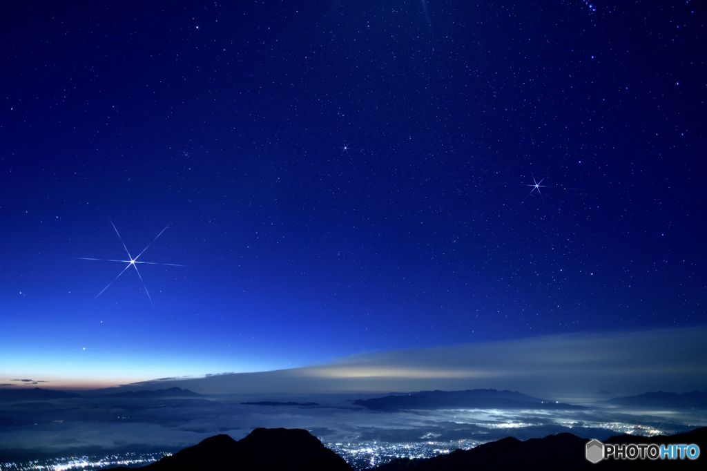 燕山荘から東の空