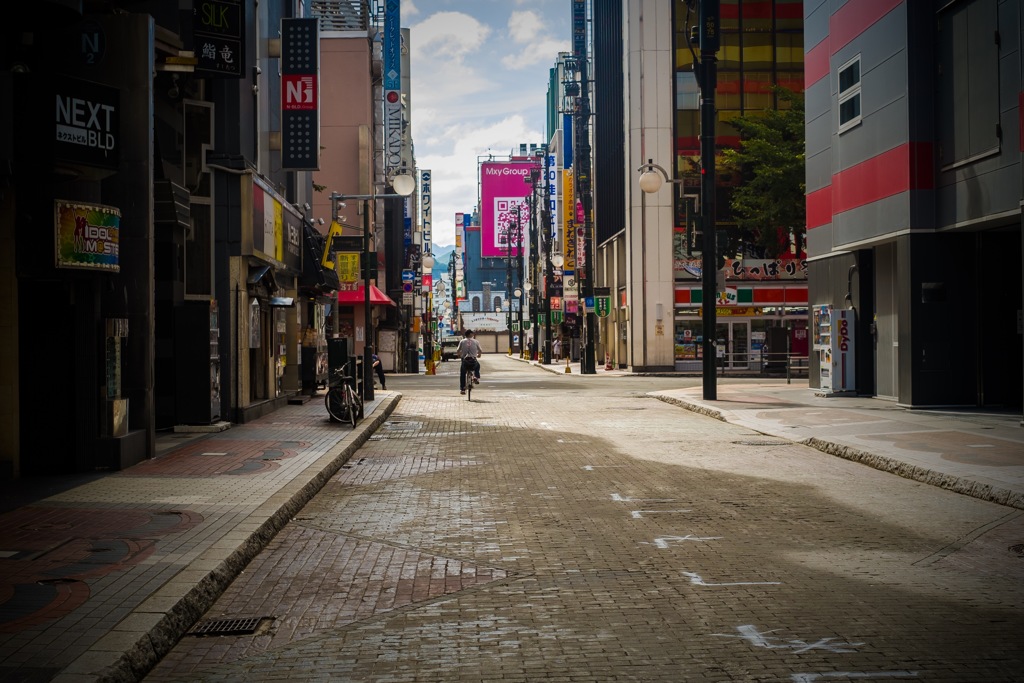 日中の飲み屋街