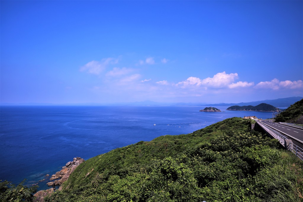 青い空と青い海